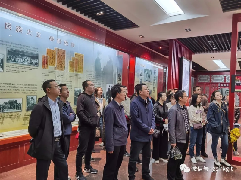 天水市政府金融辦、甘肅金控天水擔(dān)保公司、天水卓雅服飾公司黨支部聯(lián)合舉行主題黨日活動